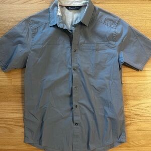 Men’s Under Armour short sleeve button front shirt